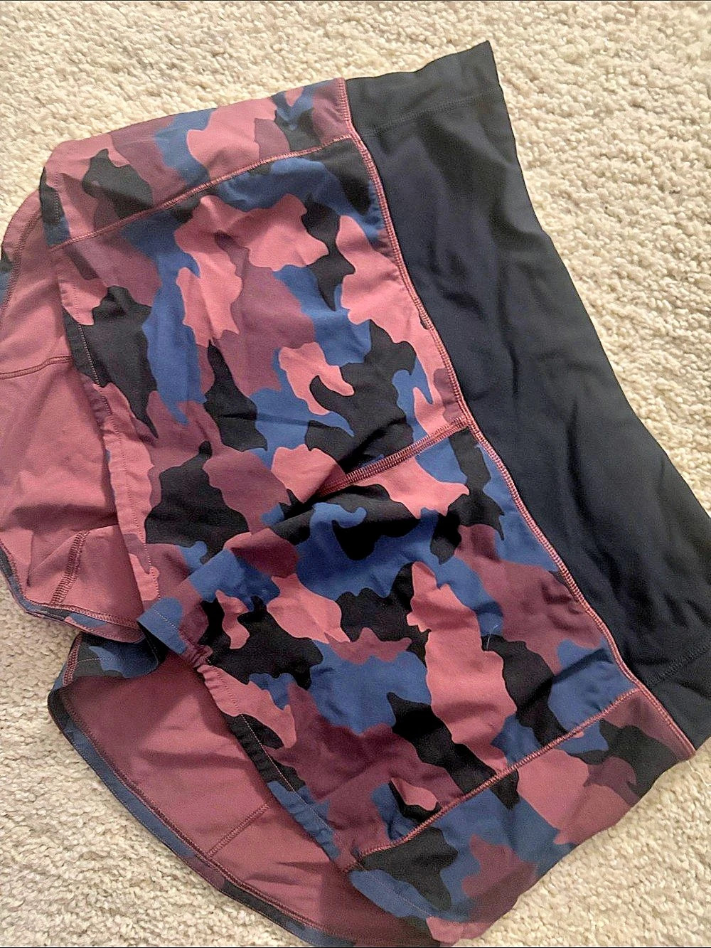 lululemon Tracker Short V 4" Camo Cargo Shorts Purple & Black Size 6